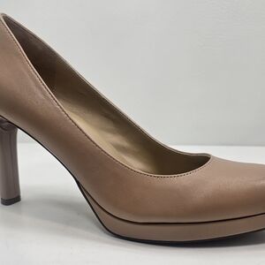 Naturalizer Classic Tan Heels